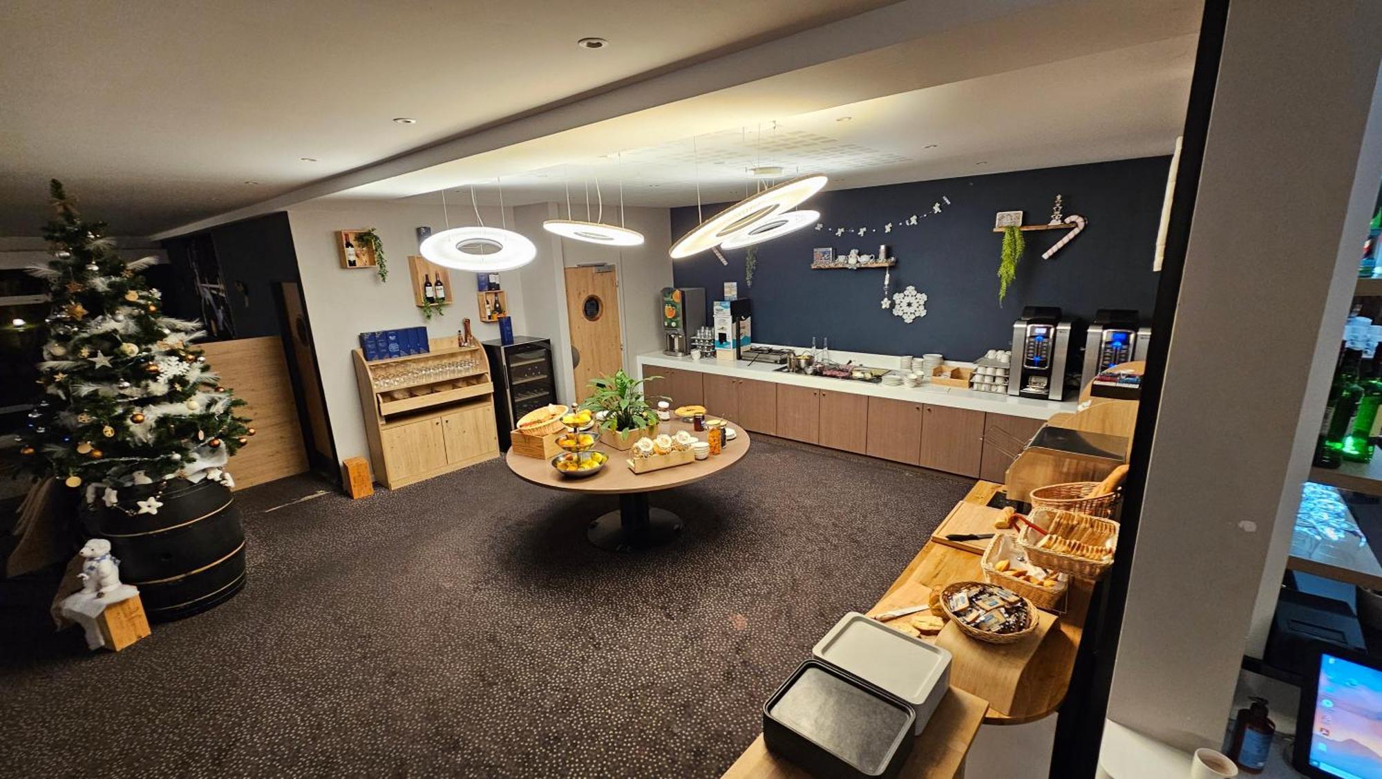 Hostellerie Saint Vincent Beauvais Aeroport Hotel 3*