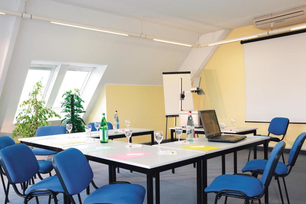 Hostellerie Saint Vincent Beauvais Aeroport Hotel